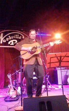 Nashville Palace Guitar